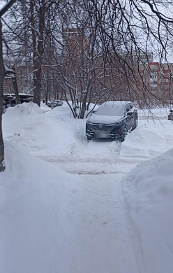 Проход к детскому саду перегородил автомобиль